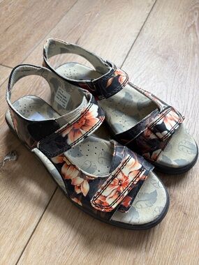 Greenleaf Womens Golf Floral Sandals Size 7